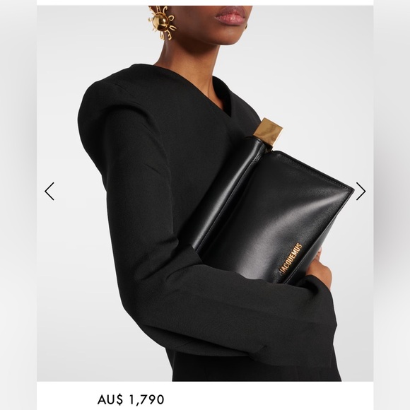 Jacquemus La Pochette Rond Carré Leather
Clutch Color: Black 990 gently used - Picture 1 of 17